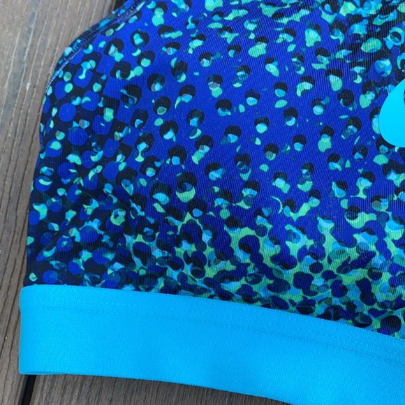 Nike dri fit bra in XS - Picture 8 of 9